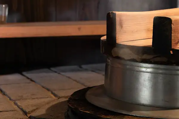 เตาฟืนแบบดั้งเดิมในครัว