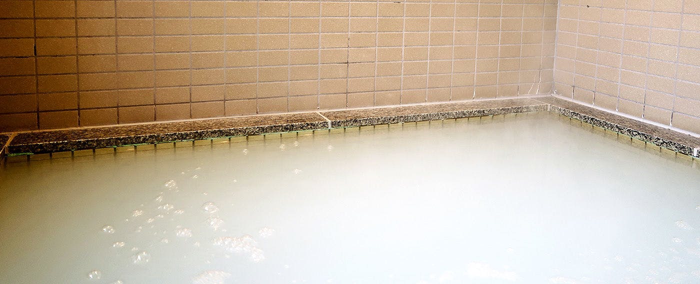 น้ำพุร้อนและอ่างอาบน้ำ