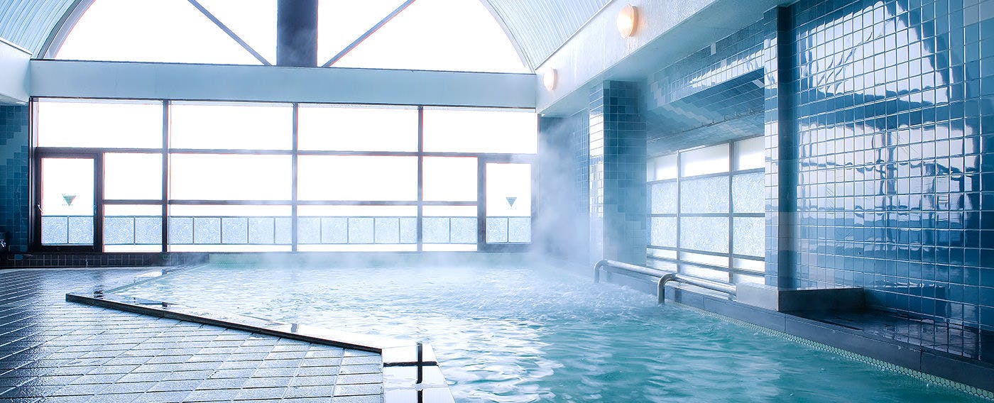 Mata air panas dan mandi