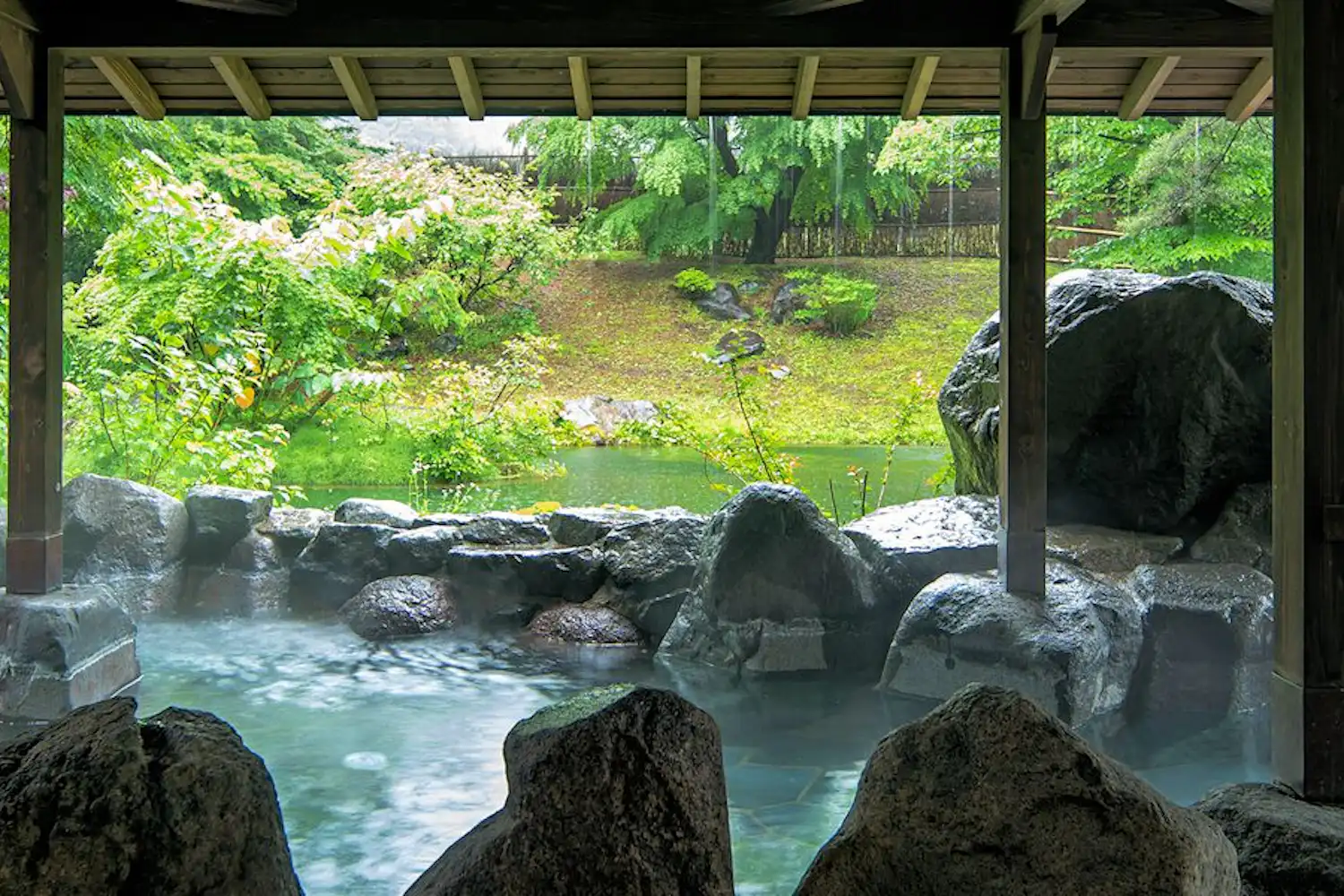 ออนเซ็นกลางแจ้ง