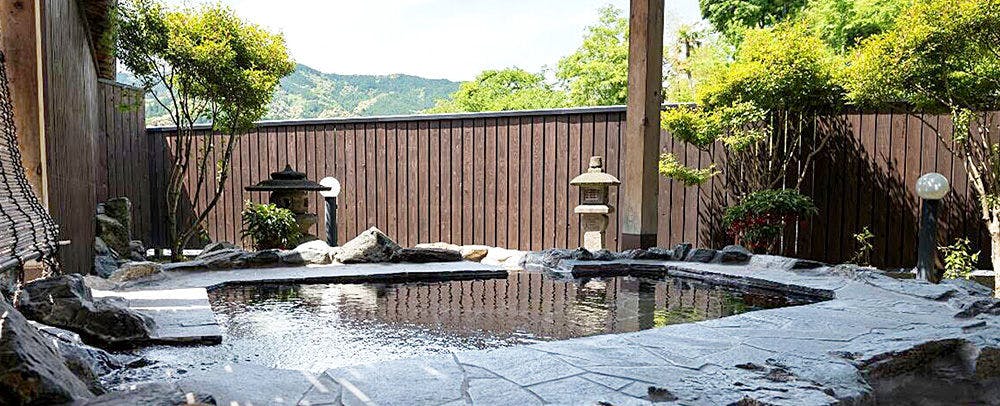 น้ำพุร้อนและอ่างอาบน้ำ