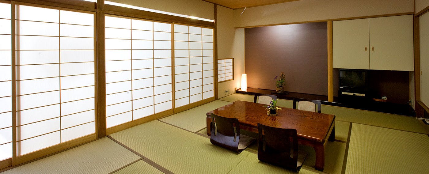 Sansuien, Natural Hot Spring at the Foot of Kochi Castle