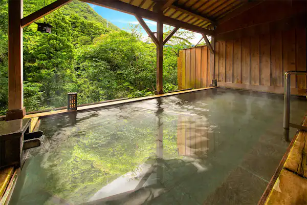 ออนเซ็นกลางแจ้ง