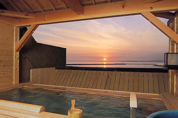 บ่อน้ำพุร้อนกลางแจ้ง