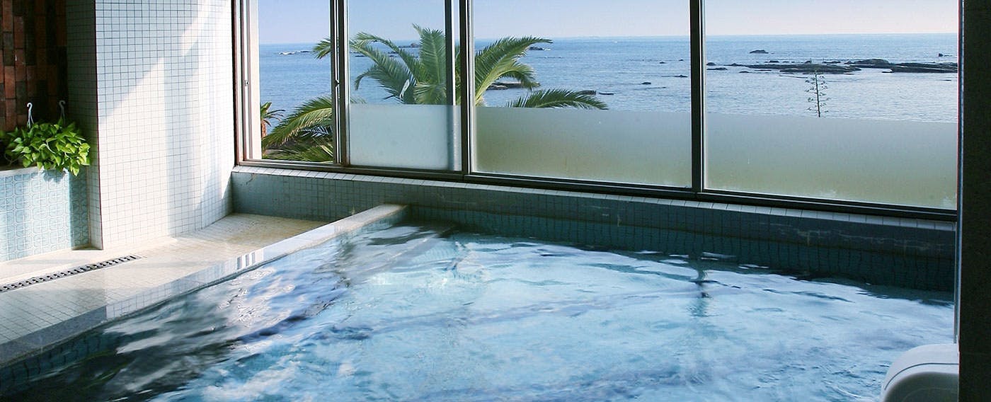 น้ำพุร้อนและอ่างอาบน้ำ