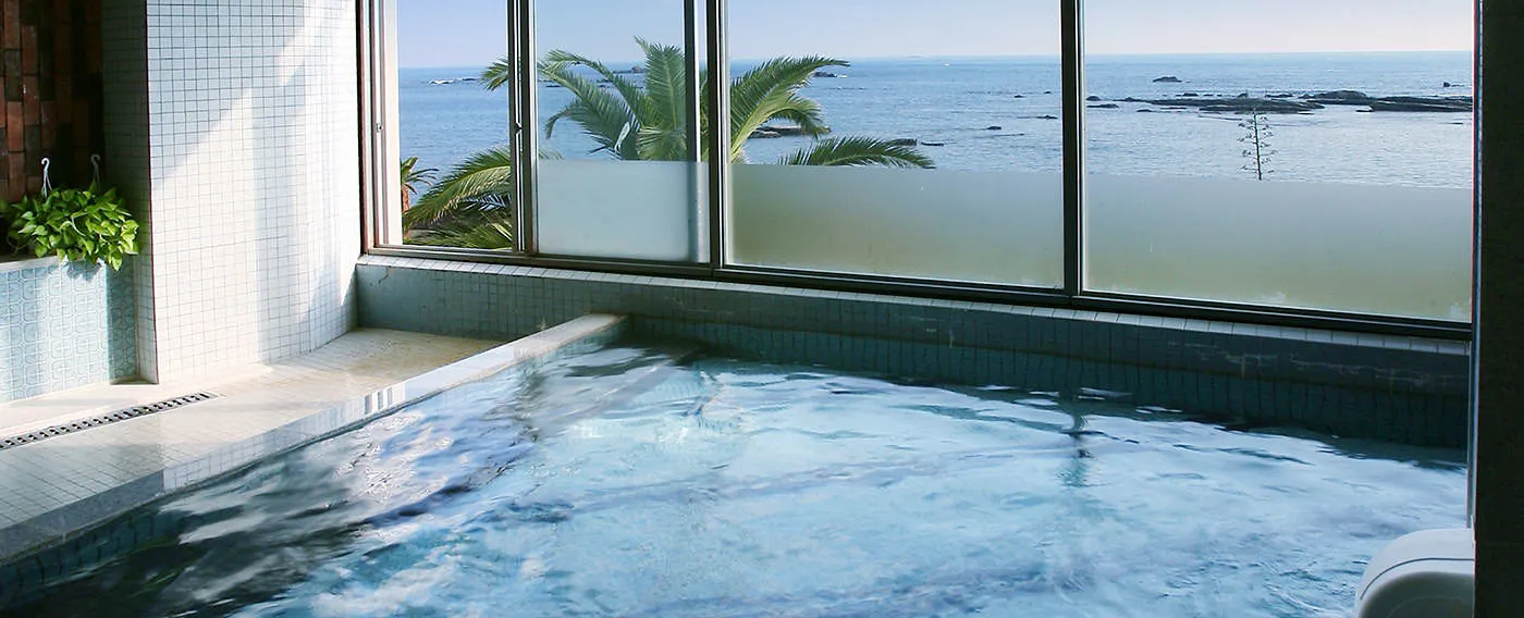 น้ำพุร้อนและอ่างอาบน้ำ