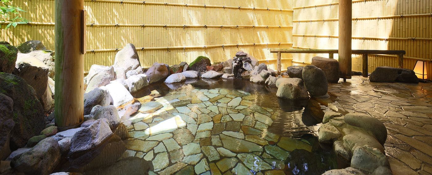 Mata air panas & Kamar mandi