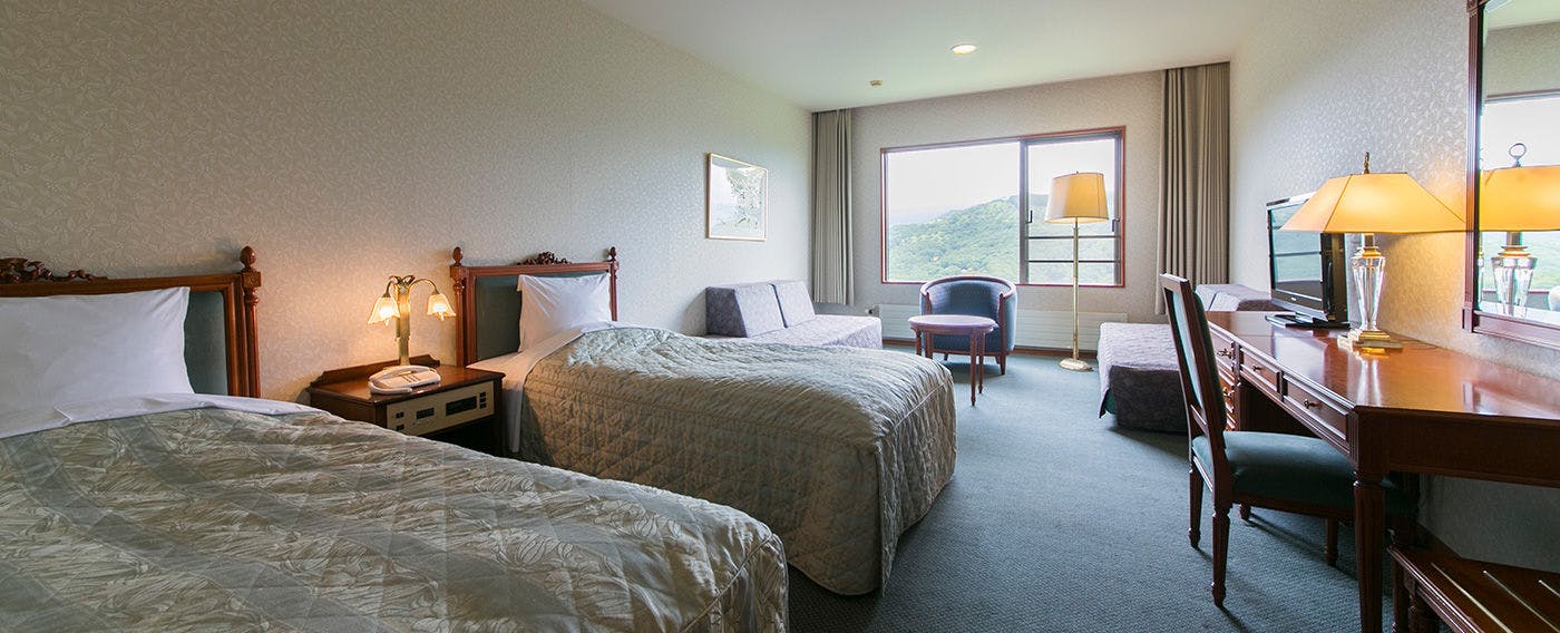 "Sky Paradise: Kurumayama Kogen Sky Park Hotel"