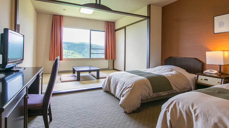 "Sky Paradise: Kurumayama Kogen Sky Park Hotel"