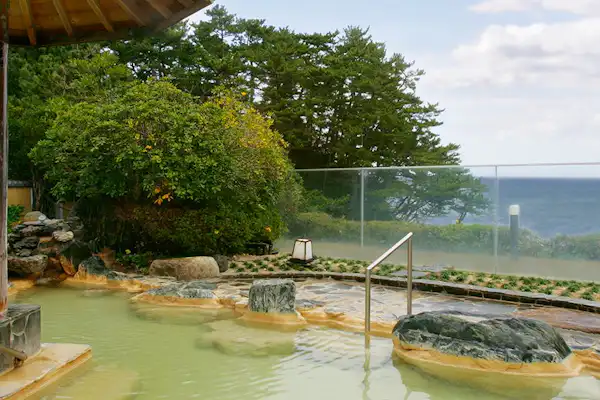 บ่อน้ำพุร้อนกลางแจ้ง