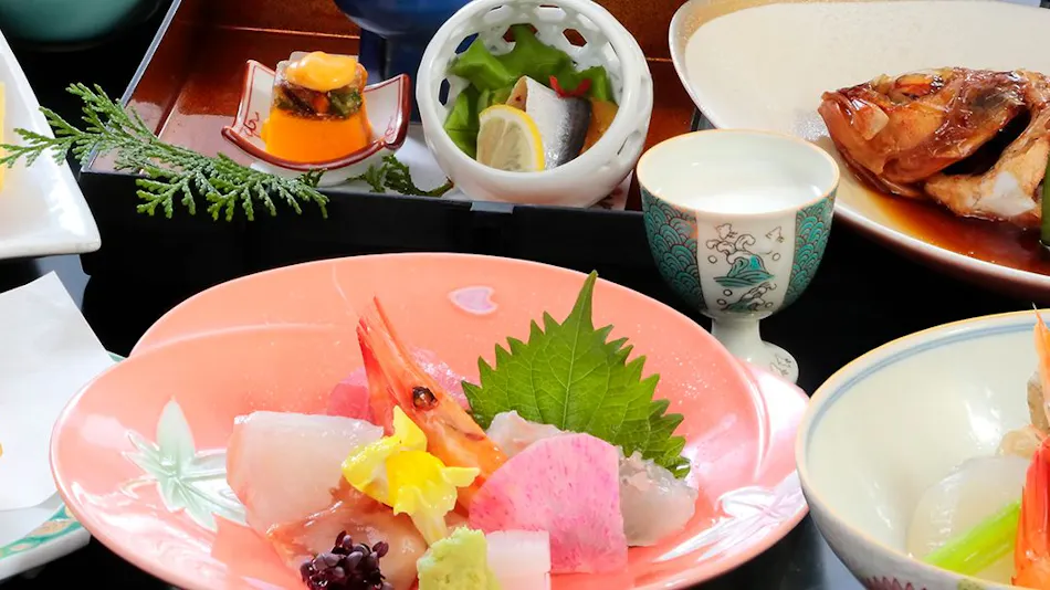 Itsura Kanko Hotel Main Building / Annex Taikanso