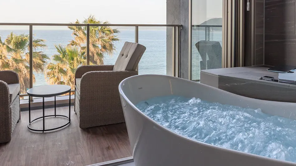 AlbaHOTEL & Glamping