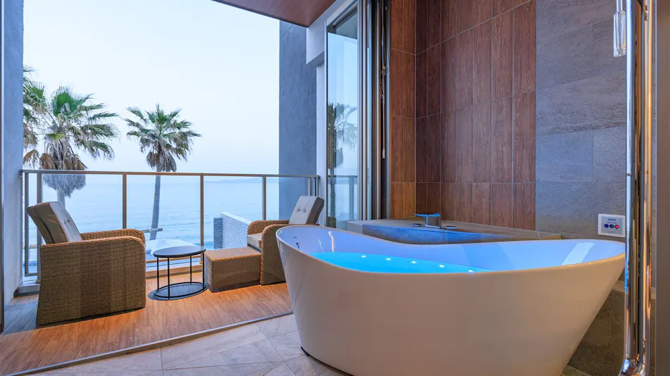 AlbaHOTEL & Glamping