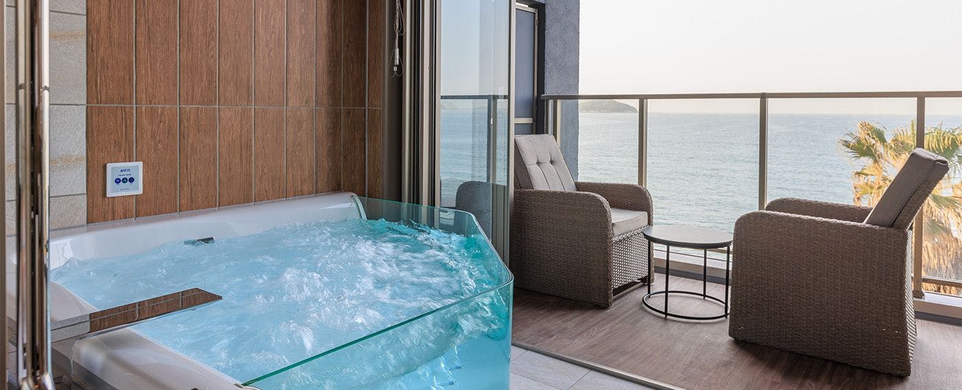 AlbaHOTEL & Glamping