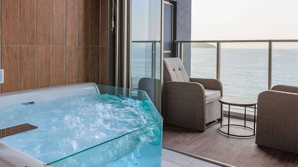 AlbaHOTEL & Glamping