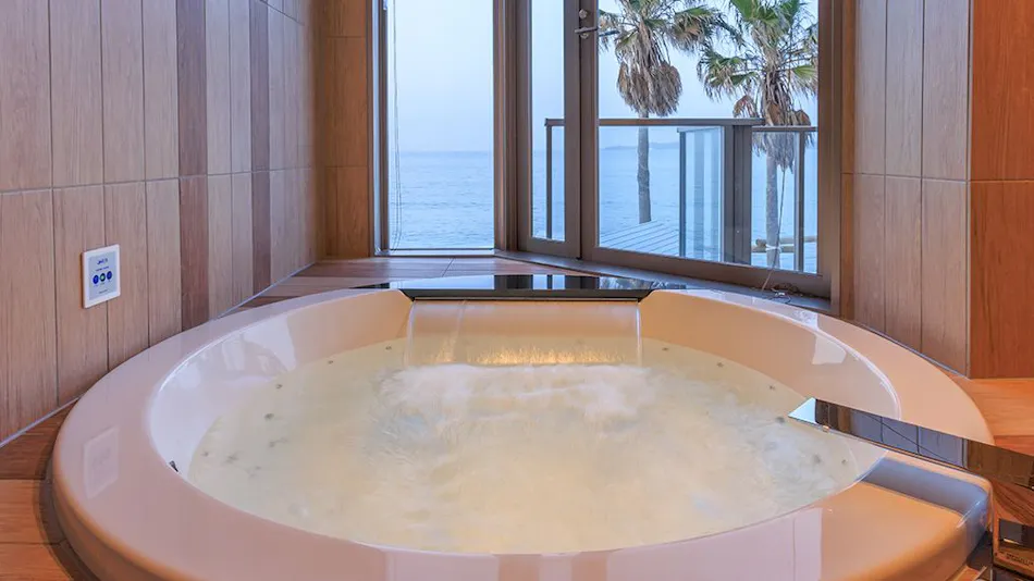AlbaHOTEL & Glamping