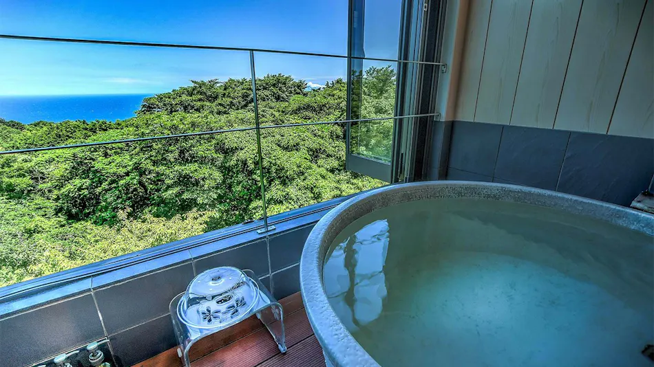 Small Asian Inn with Ocean View Rooms and Private Open-Air Bath Rakuyado Hanahana