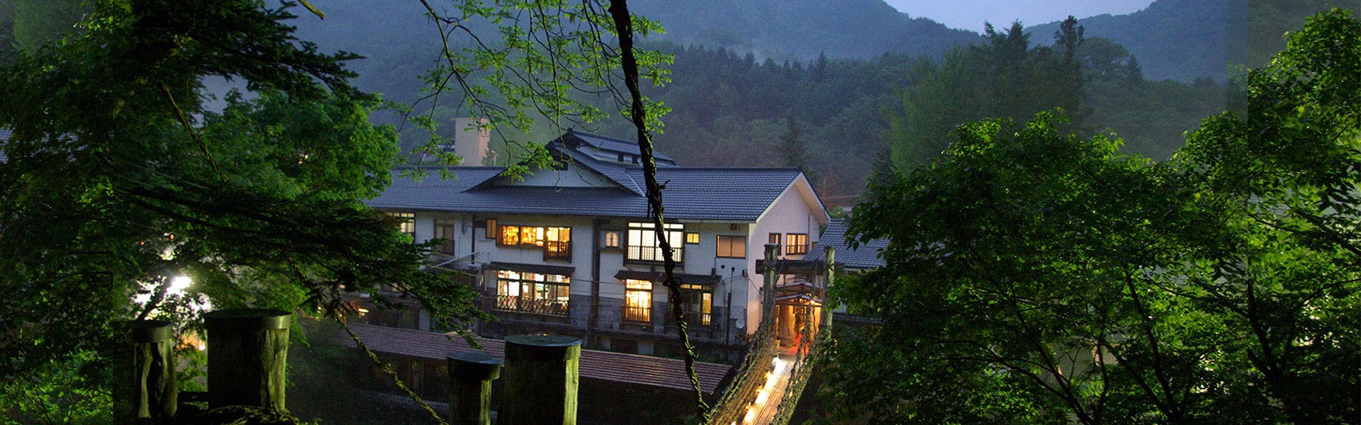 本家伴久　～時空を渡るかずら橋～