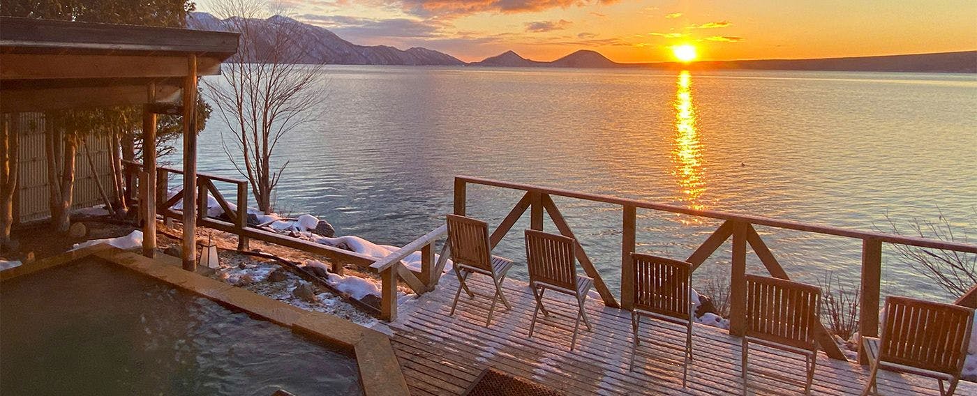 Ruang santai luar sauna.