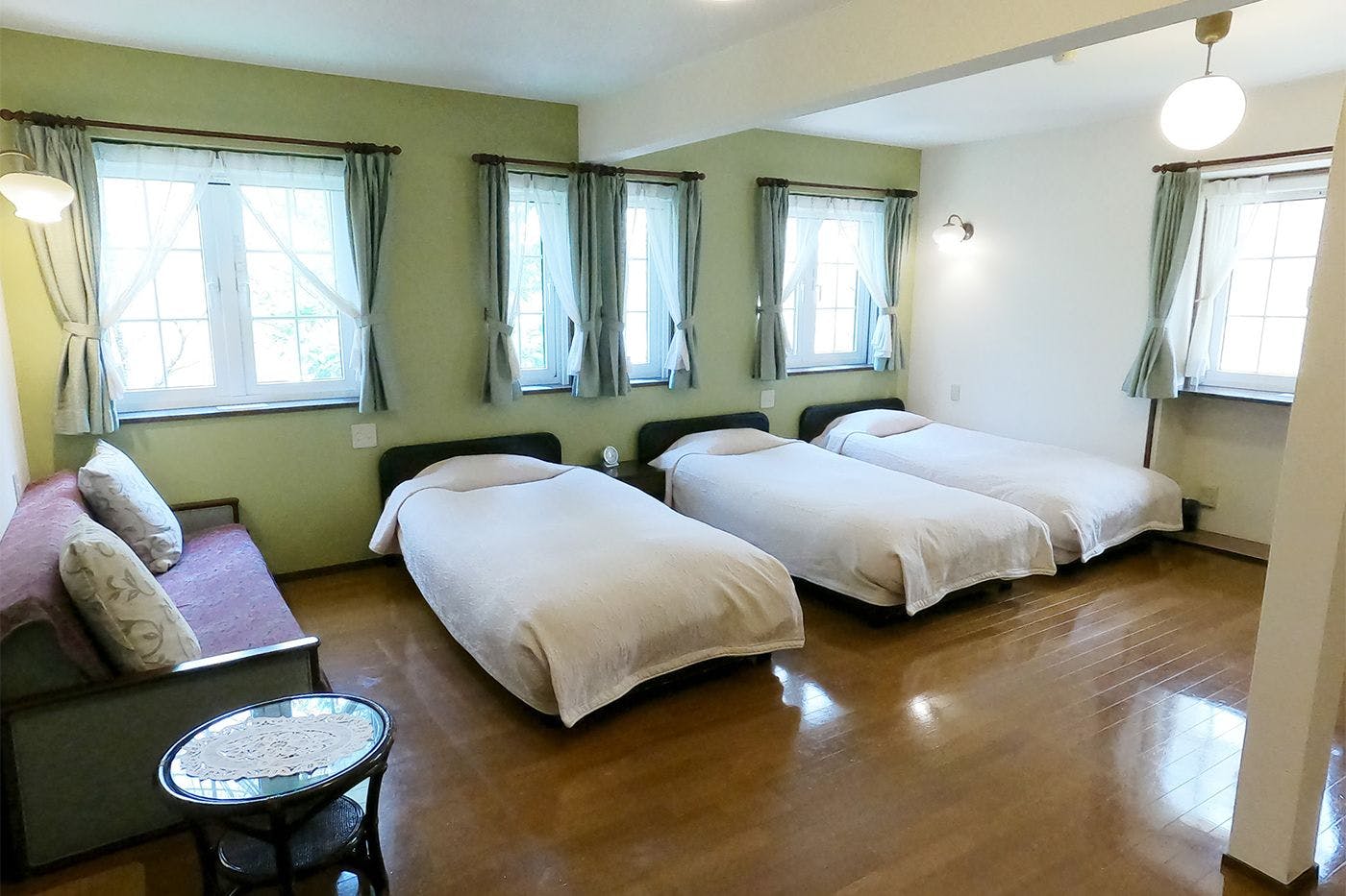Hotel de Miroir