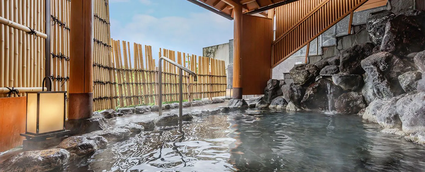 Mata air panas & bilik mandi awam besar