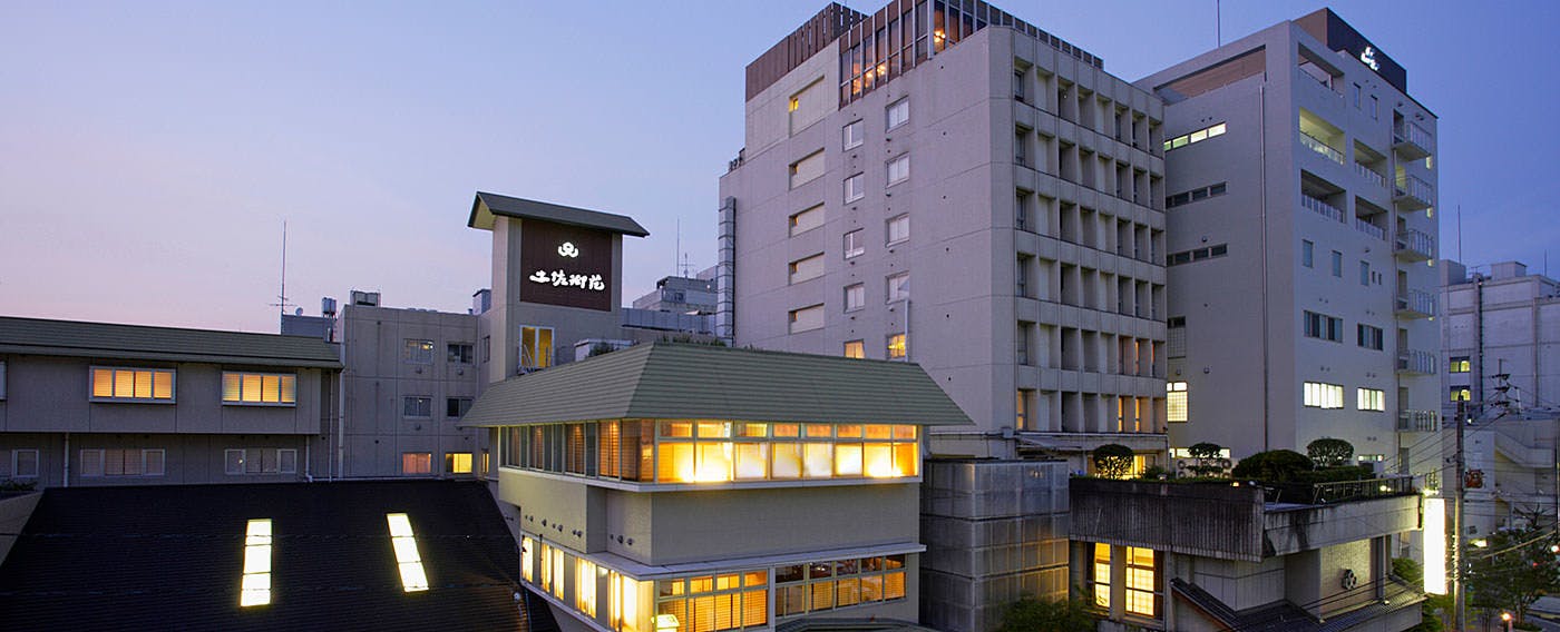 真心こめた美食の老舗宿 土佐御苑