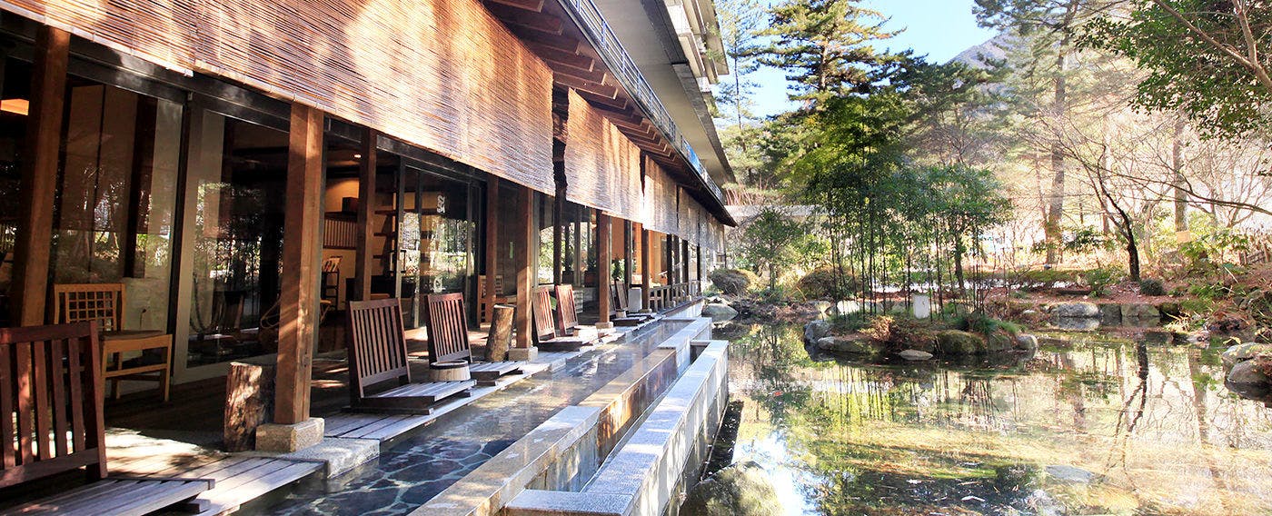 足湯が楽しめる水のラウンジ