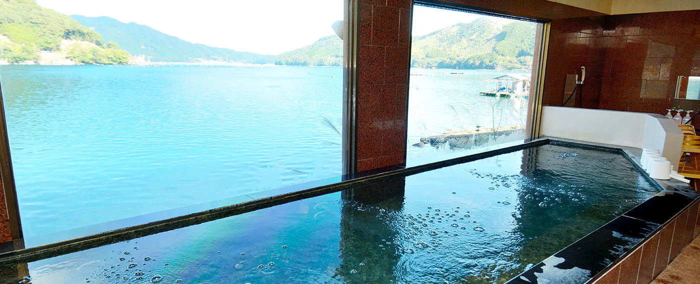 Mata air panas dan mandi