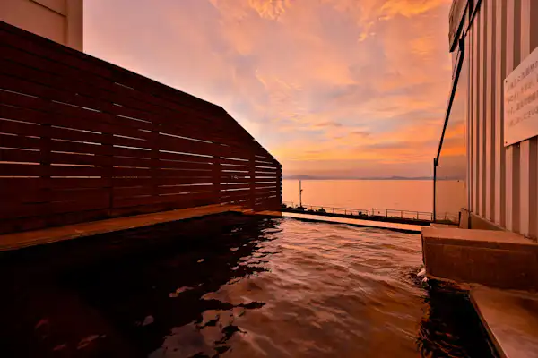 บ่อน้ำพุร้อนกลางแจ้ง