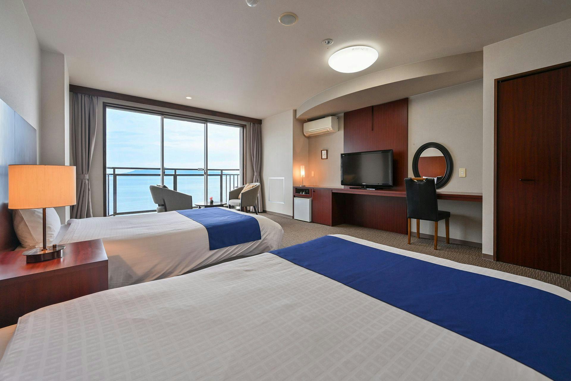 湯の児温泉　海と夕やけ