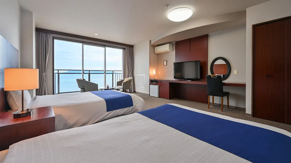 Yunoko Sea and Sunset