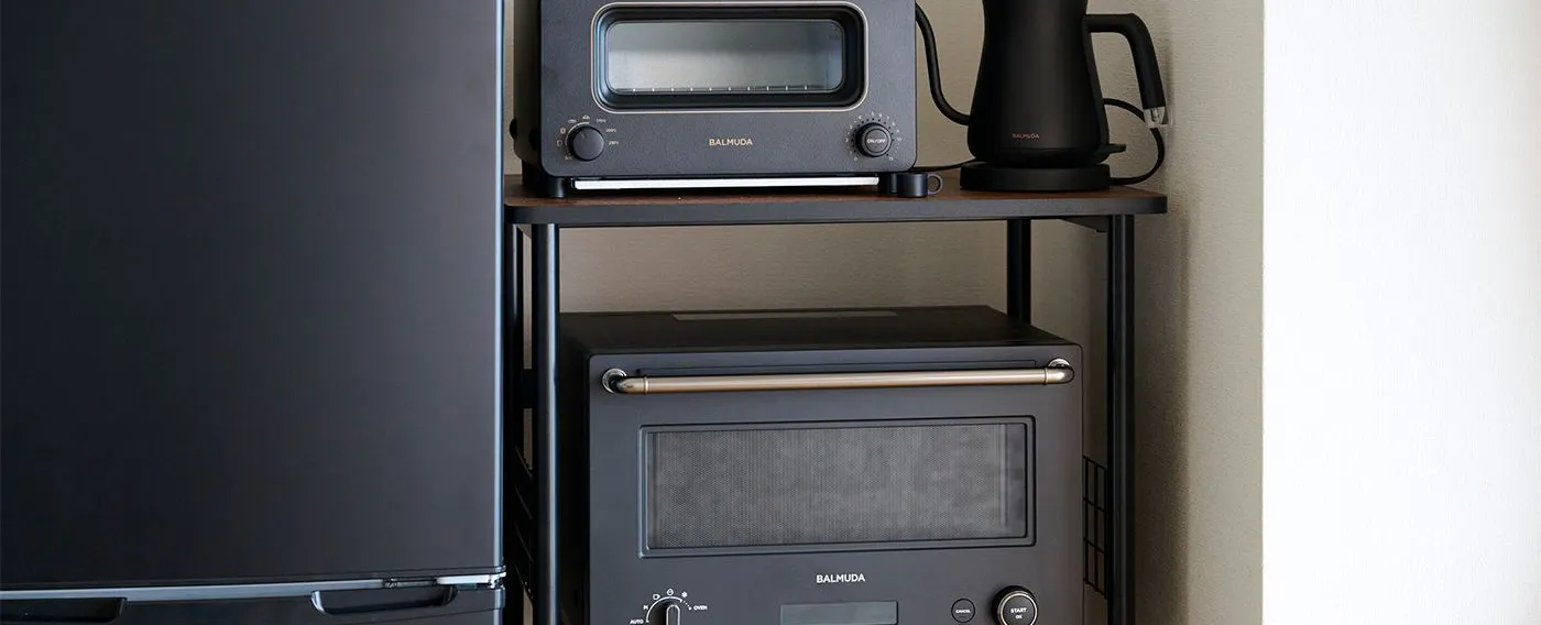 【客室設備】全室BALMUDAの電子レンジ・トースターを完備。