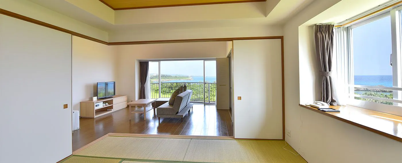 【タイプC 和洋室】海風が通り抜ける心地のよい空間で、波の音を聴きながらのんびりとした島時間を。