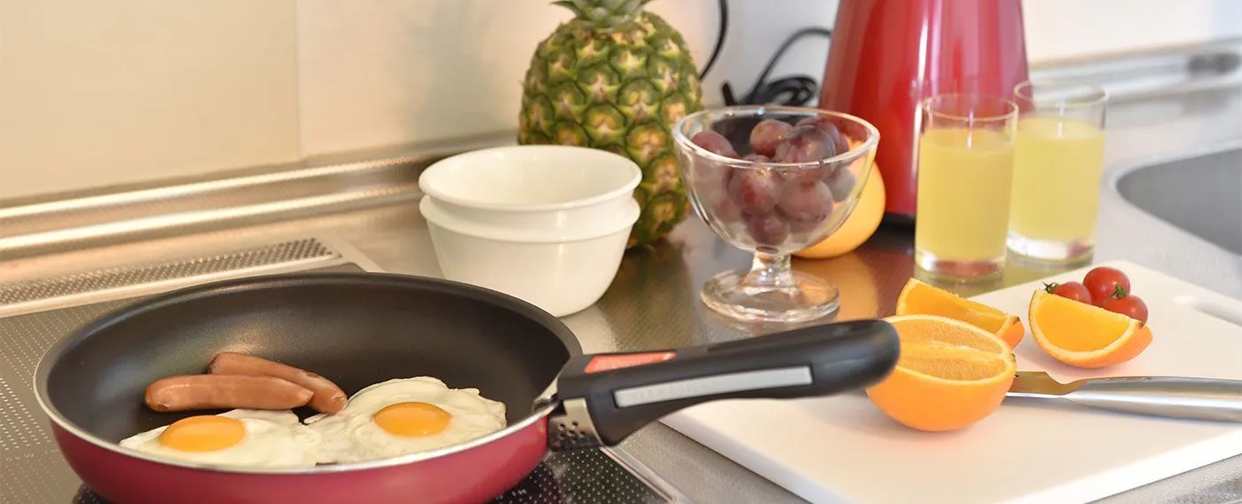 【客室設備】全室ミニキッチン付!お好きな食材を調達してお料理することも可能です。