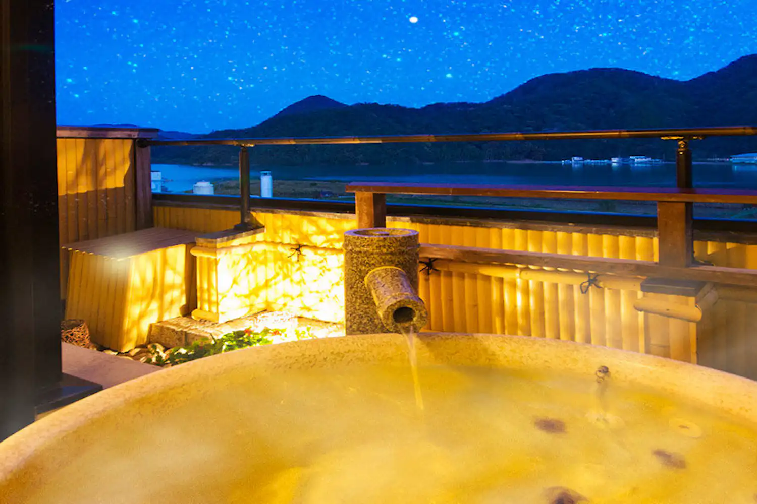 บ่อน้ำพุร้อนกลางแจ้ง