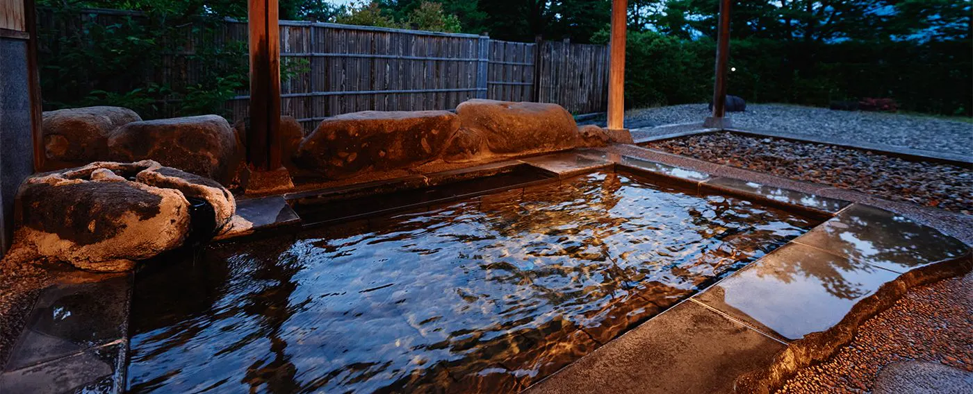 น้ำพุร้อนธรรมชาติ