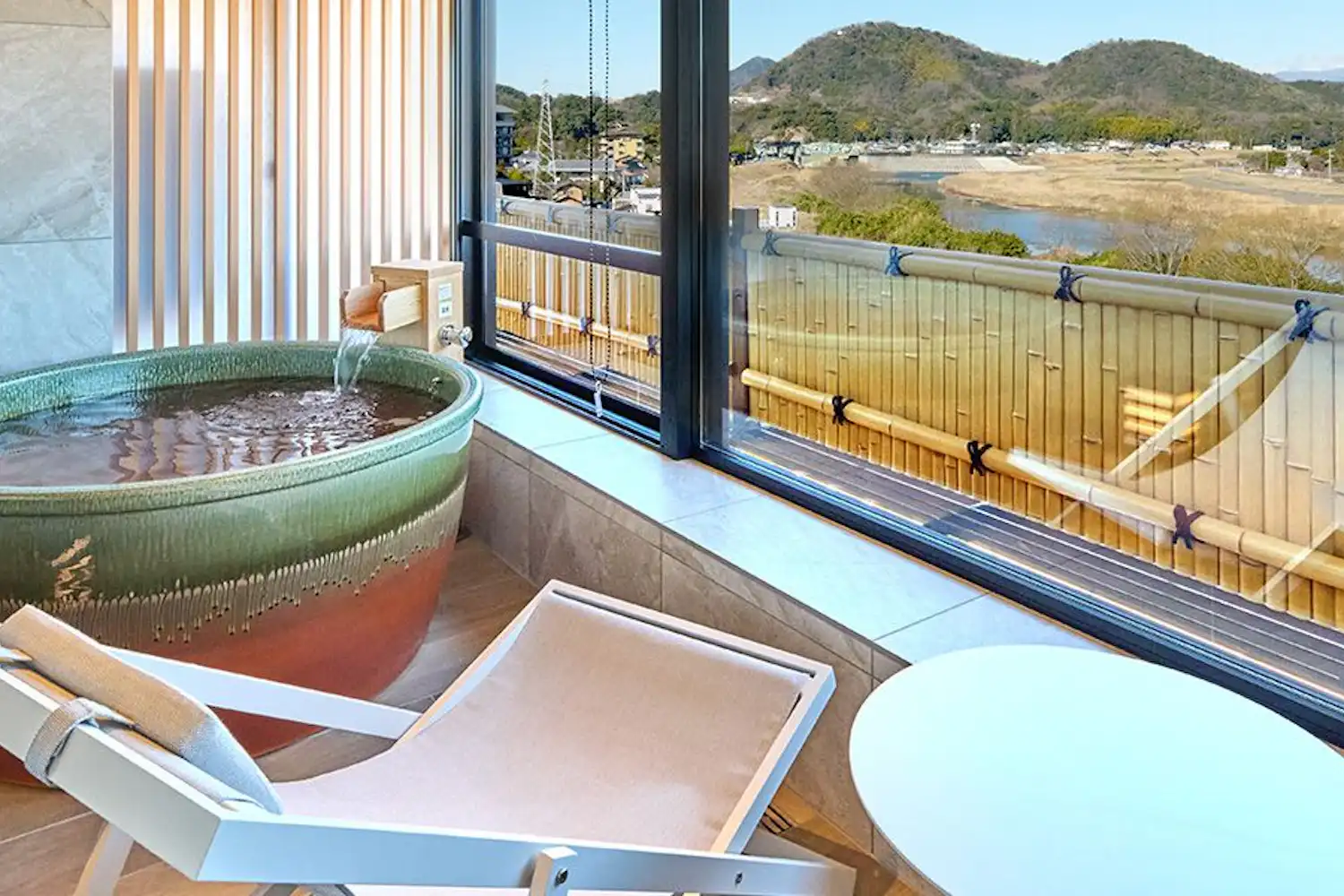 ตัวอย่างบ่อน้ำพุร้อนกลางแจ้ง