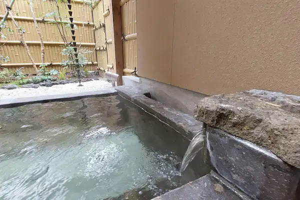 บ่อน้ำพุร้อนกลางแจ้ง