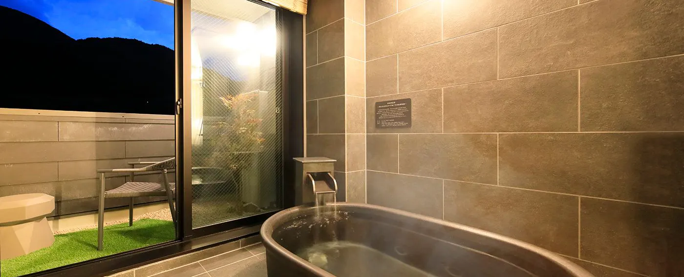 別館半露天風呂付き客室(一例)