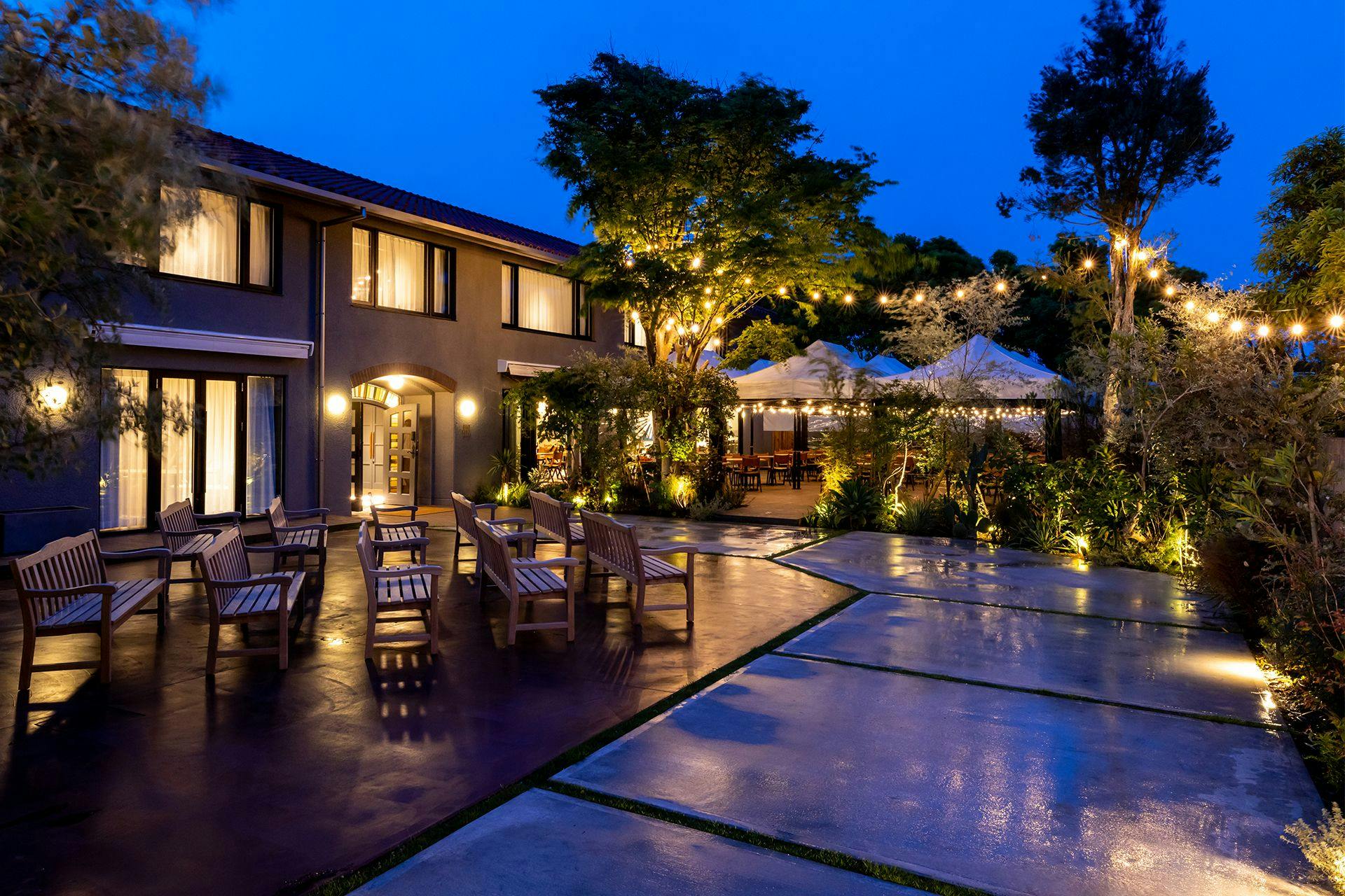 ภายนอกอาคาร