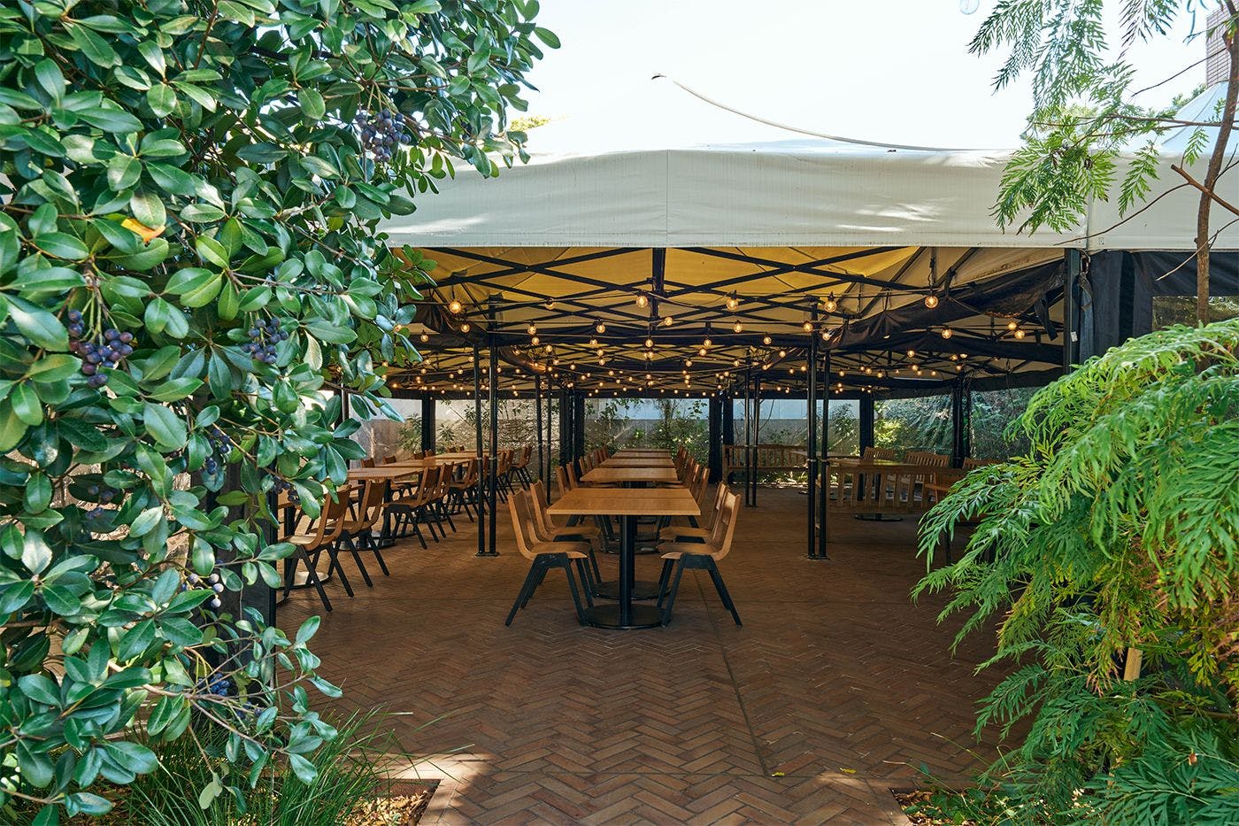 ภายนอกอาคาร