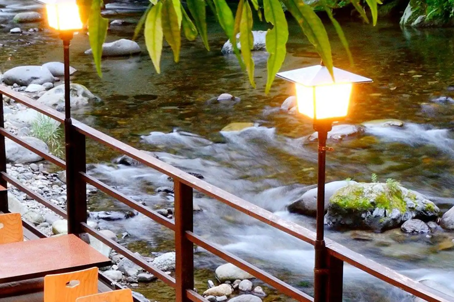 ริมแม่น้ำ