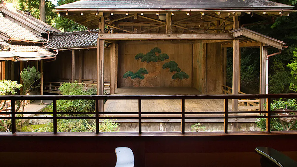 Kanazawa Fukatani Onsen Motoyu Ishiya - A Secluded Inn with a Noh Stage
