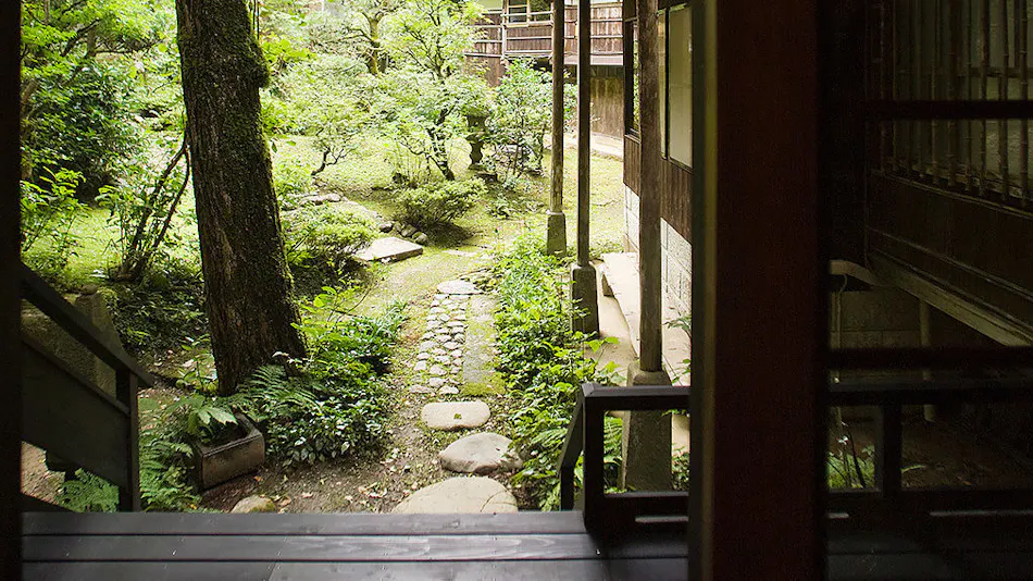Kanazawa Fukatani Onsen Motoyu Ishiya - A Secluded Inn with a Noh Stage