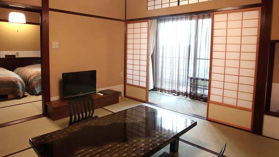 Kanazawa Fukatani Onsen Motoyu Ishiya - A Secluded Inn with a Noh Stage