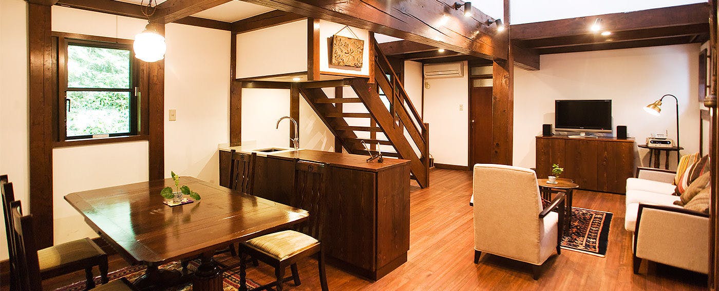 Kanazawa Fukatani Onsen Motoyu Ishiya - A Secluded Inn with a Noh Stage