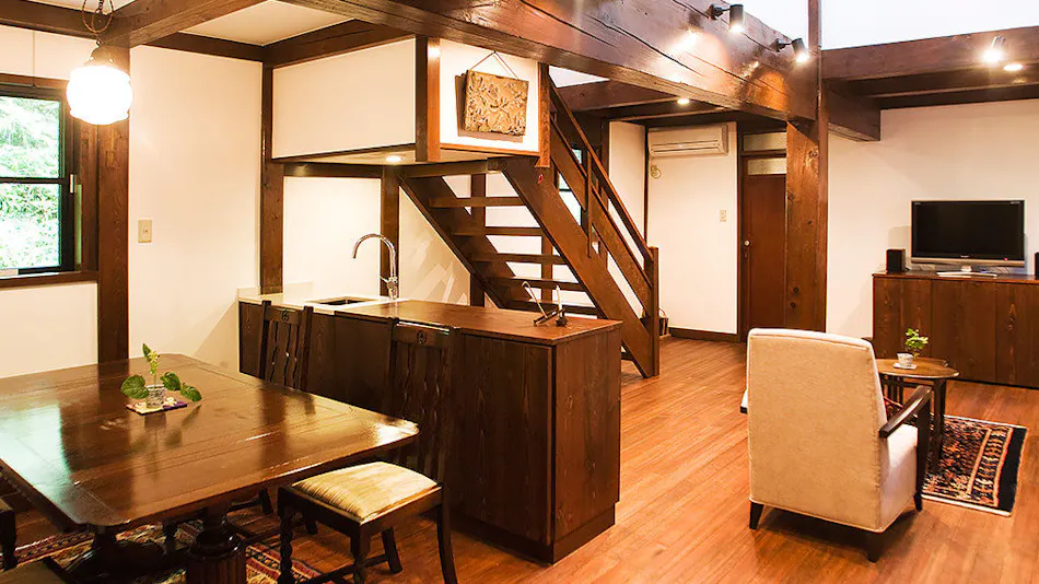 Kanazawa Fukatani Onsen Motoyu Ishiya - A Secluded Inn with a Noh Stage