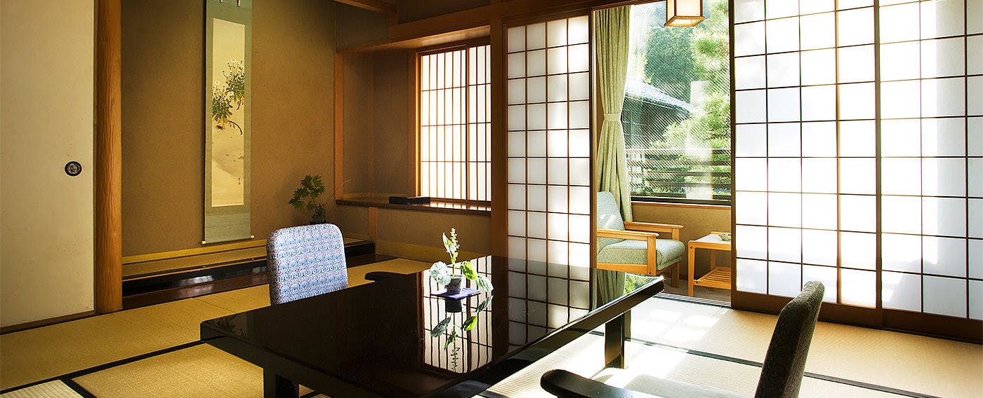 Kanazawa Fukatani Onsen Motoyu Ishiya - A Secluded Inn with a Noh Stage