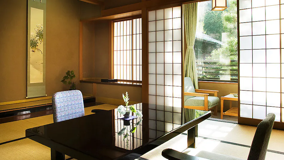 Kanazawa Fukatani Onsen Motoyu Ishiya - A Secluded Inn with a Noh Stage