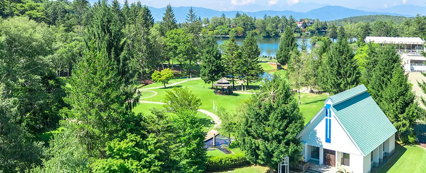 Taman arca seluas 20,000 tsubo yang terletak bersebelahan.